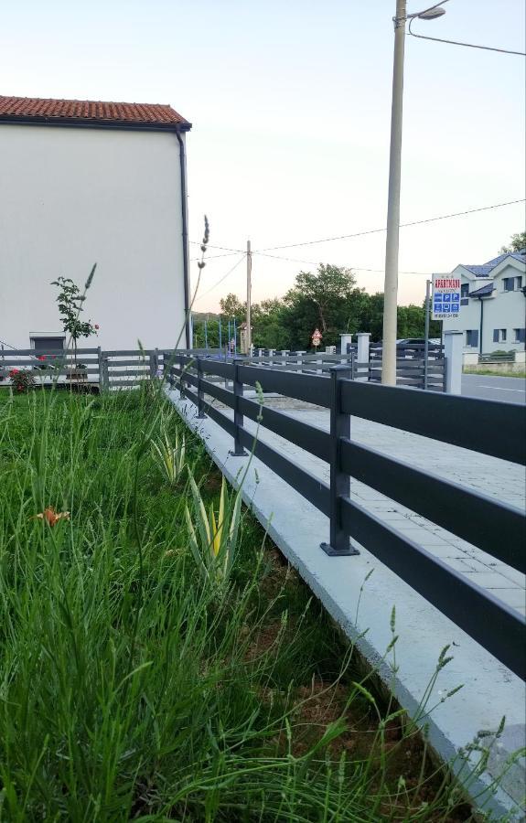 Apartments Nevistic Tribalj  ภายนอก รูปภาพ