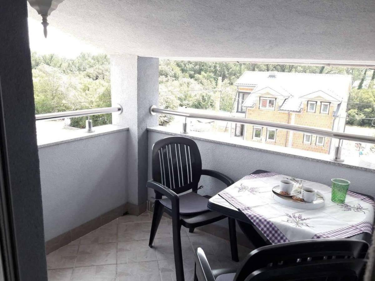 Apartments Nevistic Tribalj  ภายนอก รูปภาพ