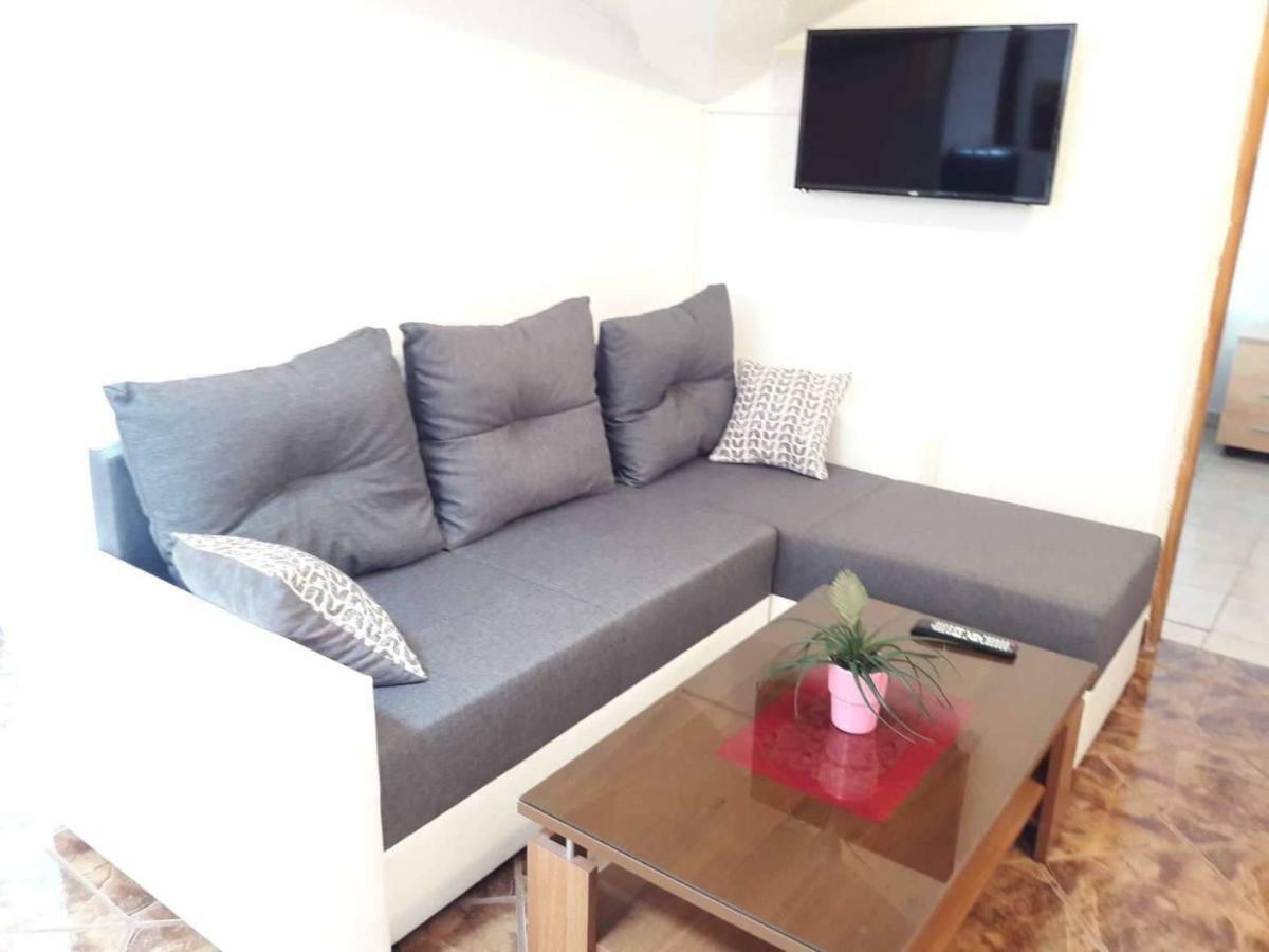 Apartments Nevistic Tribalj  ภายนอก รูปภาพ