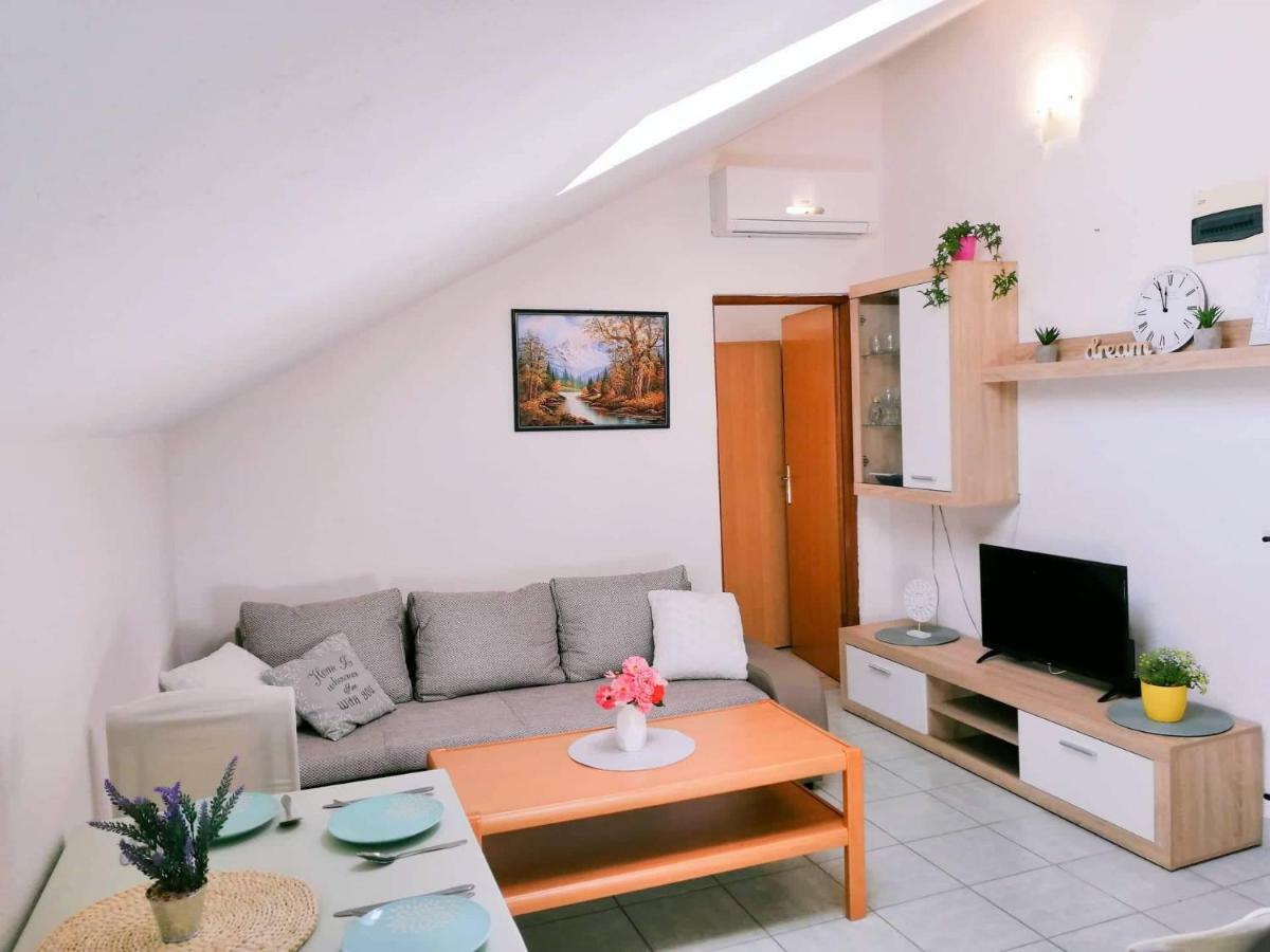 Apartments Nevistic Tribalj  ภายนอก รูปภาพ